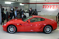 最高速330km/h超、フェラーリの新型12気筒モデル「599」日本上陸の画像
