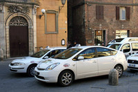 筆者が住むシエナでもプリウスタクシーの台数が増えてきた。