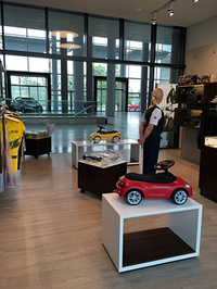 オフィシャルグッズの販売コーナー。