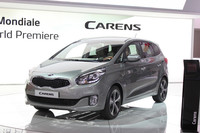 「キア・カレンス」