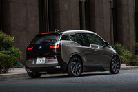 テスト車は「BMW i3」のレンジ・エクステンダー搭載車。容量21.8kWhのリチウムイオンバッテリーに加え、発電用の2気筒ガソリンエンジンを装備している。
    