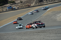 日本のクラシックモデルの人気も上昇中で、おなじみの「日産フェアレディZ」（S30ほか）に加え、“ハコスカ”こと「日産スカイライン」もついにラグナセカ初登場。さらに、日本からは「トヨタS800」も参戦！ ポルシェと戦うハコスカの姿は感動ものだ。