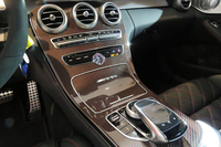 「C63 S Edition 1」のセンターコンソール。
    