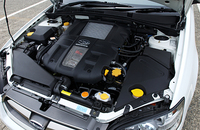 GT系に積まれる、2リッター水平対向4DOHC16バルブターボ。写真はツーリングワゴンのもの。
	 