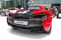 「540Cクーペ」のリアビュー。