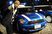 夜の試乗会なので、ちょっとピンぼけ。