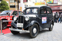 1948、49年製造の「ダットサン・スタンダードセダンDA型」だろうか？　だとすると基本的な成り立ちは戦前型と同じだが、GHQによる乗用車の生産制限が敷かれていた時代のモデルのため、残存台数はきわめて少ないはず。