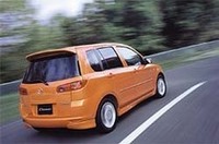 
	前後左右にエアロパーツを付け、リアエンドスポイラーも標準で装備するスポルト。
	 