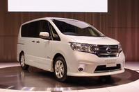 「日産セレナ」。写真は「S-HYBRID」搭載グレード。