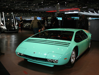 ジウジアーロ氏がイタルデザイン創立2年目の1969年にトリノショーで発表した初のコンセプトカー「ビッザリーニ・マンタ」。全高はわずか1050mm。