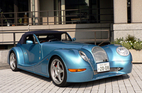 BMW製4.4リッターV8エンジンを搭載する最新モデル、「エアロ8」も展示された。