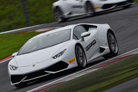 ライトハンダーを行く「ウラカン」。