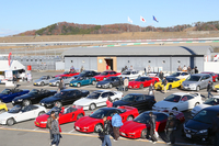 歴代ホンダ車“人気ランキングTOP10”をパドックに展示。1位は「ビート」、2位が「NSX」、3位が「エディックス」。
    