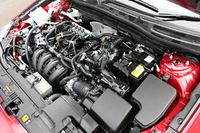 SKYACTIV-Gエンジンは、CNGインジェクターにコントロールユニット、CNGタンクの追加など、小規模な変更でバイフューエル化が可能。