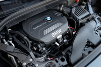 2リッター直4ディーゼルターボユニットは「218dグランツアラー」では150psを、今回試乗した「220d xDriveグランツアラー」では190pを発生する。