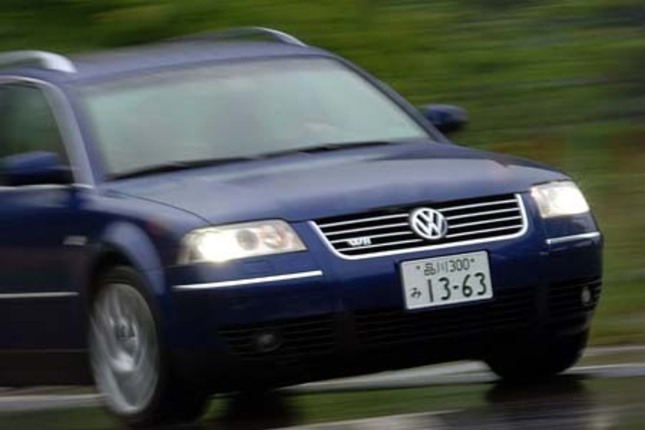 【スペック】全長×全幅×全高＝4680×1745×1495mm/ホイールベース＝2700mm/車重＝1800kg/駆動方式＝4WD/4リッターW8SOHC32バルブ（275ps/6000rpm、37.7kgm/2750rpm）/車両本体価格＝541.0万円（テスト車＝同じ）