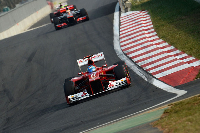 第16戦韓国gp 猛牛を駆るベッテルの猛追 F1 12 続報 ニュース Webcg