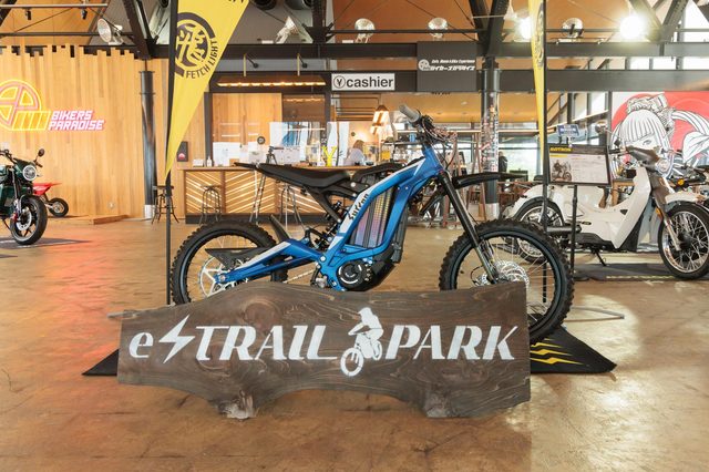 青空のもと電動バイクでトライアル体験 屋外アクティビティー E Trail Park 体験記 Webcg