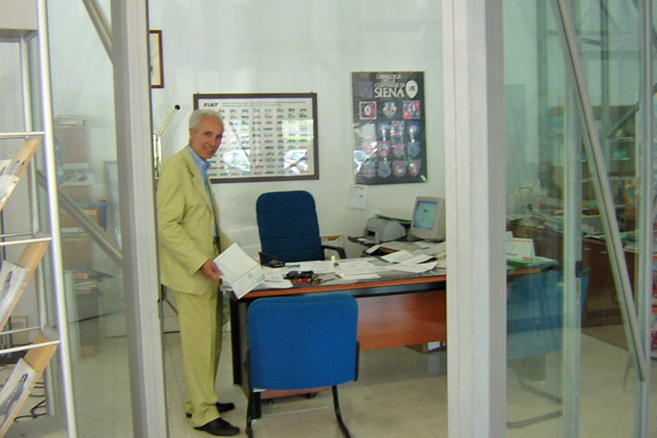 かつてこのショールームに存在した個室。2005年撮影。