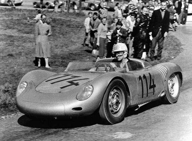 1958年の欧州ヒルクライム選手権をポルシェにもたらした「718RSKスパイダー」。142psを発生する4カムの1.5リッター空冷フラット4をミドシップしていた。