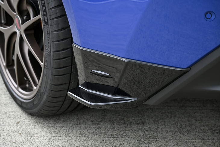 スバルBRZ STI Sport（STIパーツ装着車／STIリアサイドアンダースポイラー）