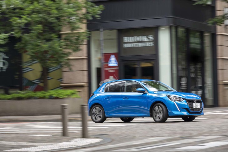 新開発プラットフォーム（CMP）は、従来のもの（PF1）に比べ30kgの軽量化を実現。走行性能のみならず、環境性能の向上にも貢献している。