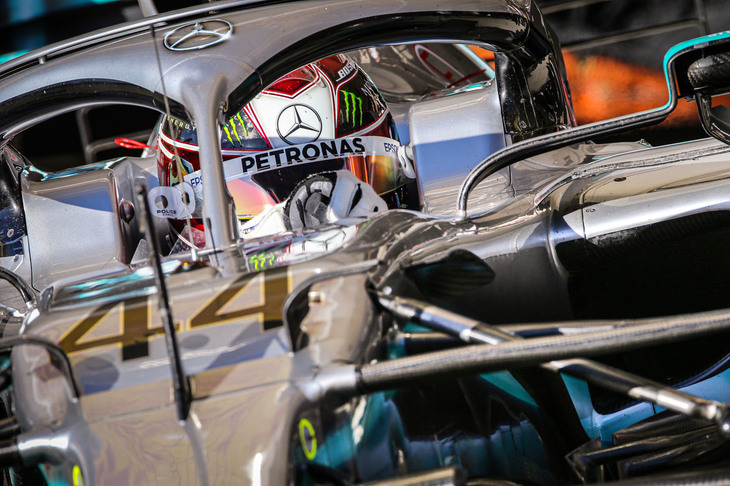 2012年に始まったオースティンでのアメリカGPでこれまで5勝を記録していたハミルトン（写真）。タイトル決定戦となった今年は予選から苦戦することに。チームメイトのバルテリ・ボッタスがポールを取った一方で、5番グリッドと後方からのスタート。レースでも1ストップ作戦でタイヤをいたわってのロングランを強いられ、ボッタスに優勝を奪われたが2位の座は守った。（Photo=Mercedes）