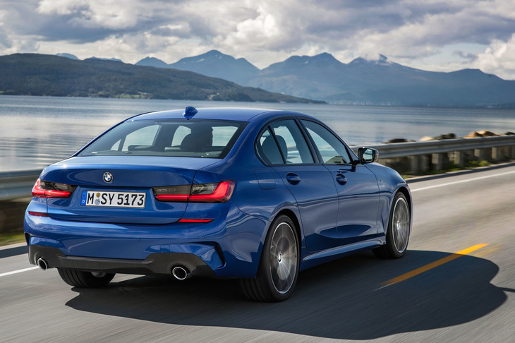 従来型よりも55kg以上軽量化されたというのもアピールポイント。その一方で、50：50の前後重量配分はキープしている。