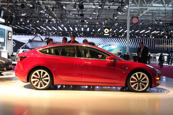 テスラ・モデル3