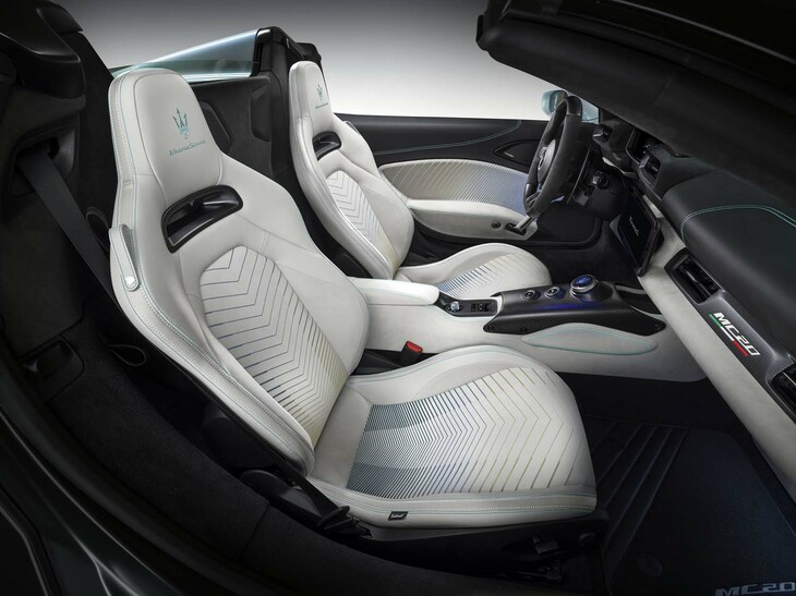 マセラティMC20チェロ（シート）