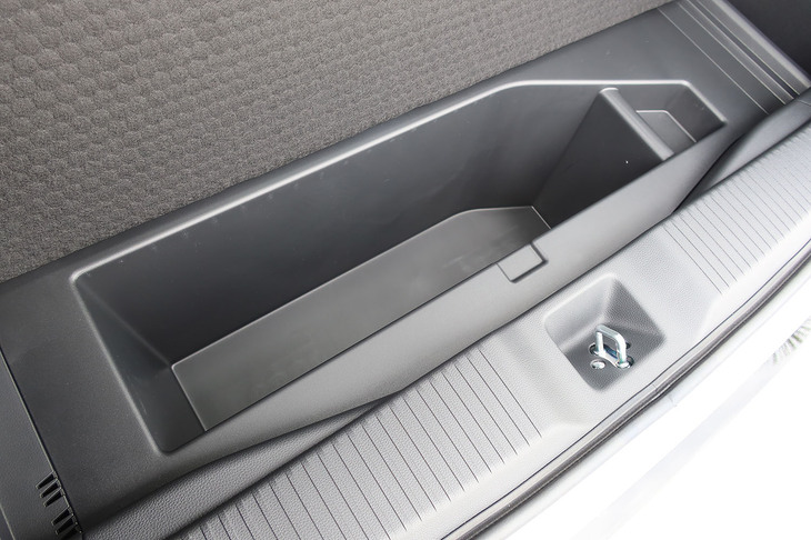 ホンダ・ヴェゼルe：HEV RS（ラゲッジルームのフロア下収納）