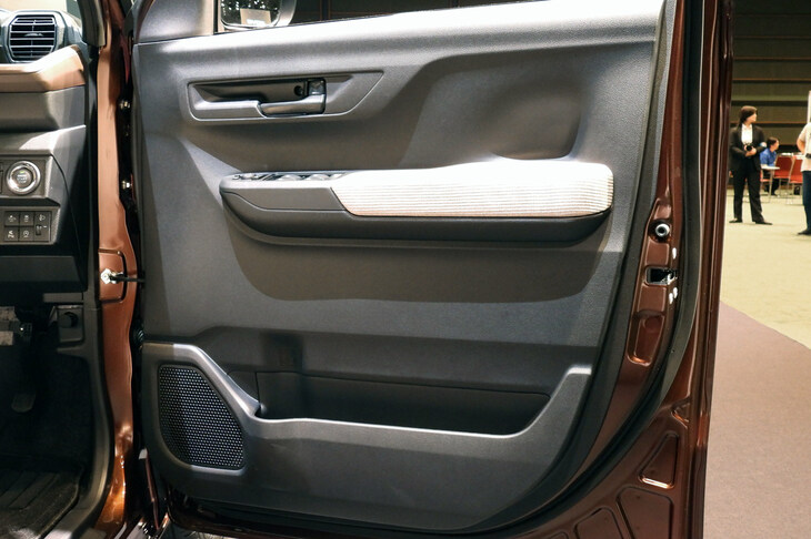 ダイハツ・ムーヴX（フロントドアトリム）