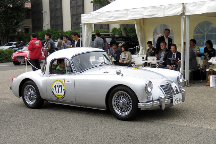 1959年式「MGA FHC」。その名の通り、前出のMGAの、フィックスドヘッドクーペ（FHC）版である。