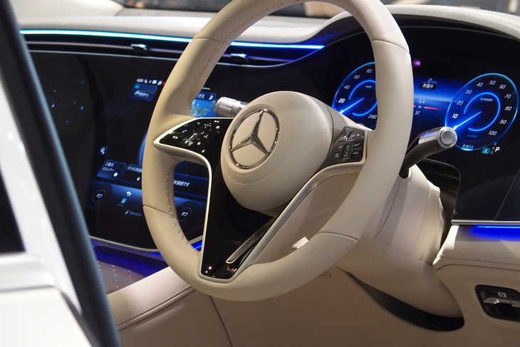 メルセデス・ベンツEQS450 4MATIC SUV（ステアリングホイール）