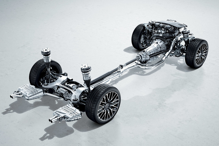 新型「Sクラス」のランニングシャシー。駆動方式は全車4WDとなる。