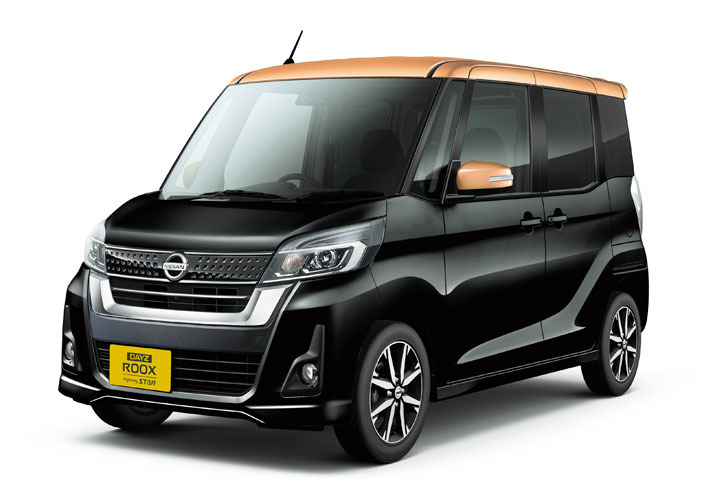 「日産デイズ ルークス ハイウェイスターX Vセレクション」。ボディーカラーは「ブラック」のボディーと「ピンクゴールド」のルーフのツートーン。