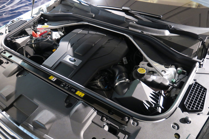 最高出力530PSを発生する4.4リッターV8ガソリンターボエンジン。