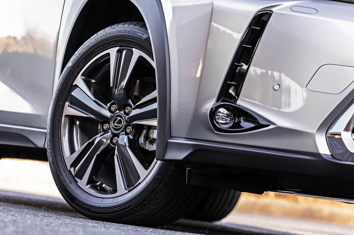 試乗車は前後とも225/50RF18の「ダンロップSP SPORT MAXX 050 DSST CTT」ランフラットタイヤを履いていた。