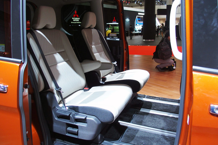 「セレナ e-POWER」の2列目シート。