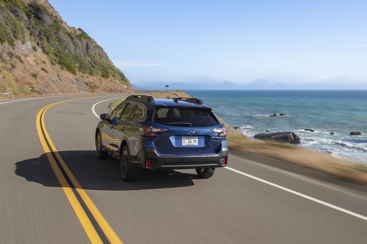 運転支援システム「アイサイト」には、車線中央維持制御・先行車追従操舵制御を採用。安全運転を支援するドライバーモニタリングシステムも搭載される。