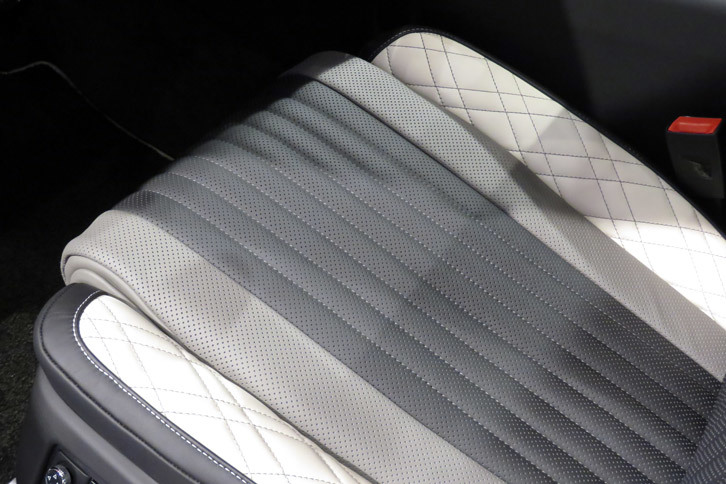 ベントレー・フライングスパーV8 Sストラトゥスエディションbyマリナー（フロントシート）