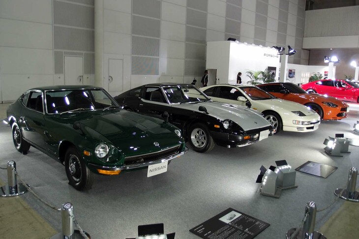 4台の「フェアレディZ」が並んだ、日産ブースの様子。