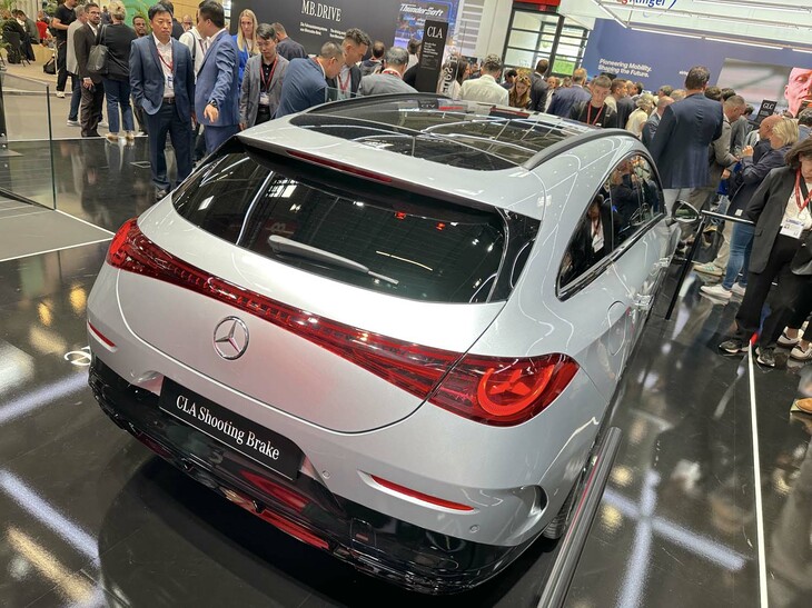 メルセデス・ベンツの新型「CLAシューティングブレーク」。今回はBEVとしての発表だが、ハイブリッド車にも対応できるモジュラーアーキテクチャーを採用している。