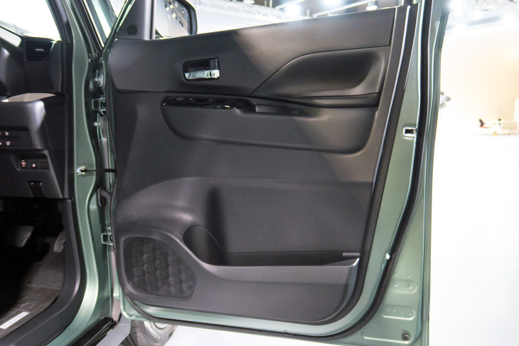 三菱デリカミニTプレミアム（フロントドアトリム）