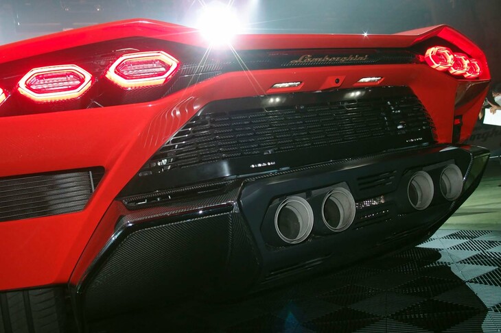 ランボルギーニ・カウンタックLPI800-4（リアエンド）