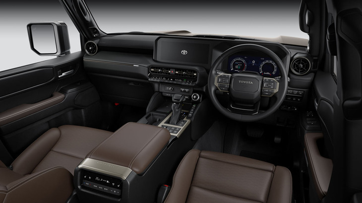 「ZX」のインテリア。14スピーカーのJBLプレミアムサウンドシステムや12.3インチの液晶メーターが備わるなど、悪路走破性だけでなく快適性も十分だ。