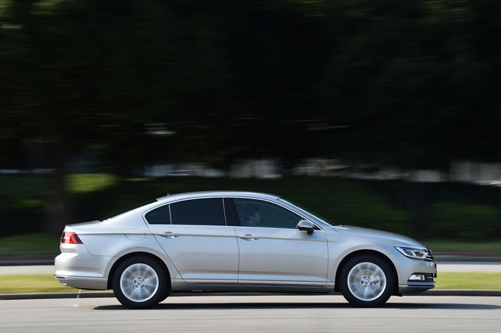 「フォルクスワーゲン・パサート」の1.4リッターモデルは、スタート／ストップ機能を装備。JC08モードの燃費値は20.4km/リッターを記録する。