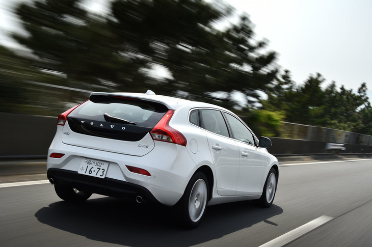 高速道路を中心とした今回の試乗では、満タン法で16.0km/リッター、車載計で17.4km/リッターの燃費を記録した。