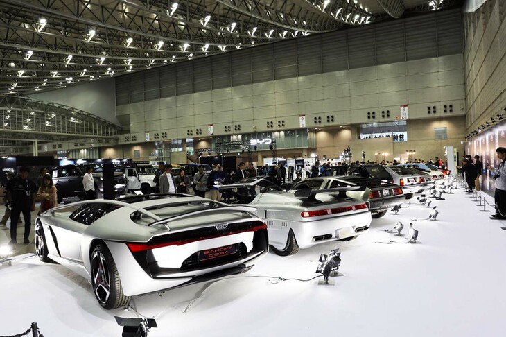 同じく、後方からの10台。来場者が後ろからも眺められる展示方法は好評だった。