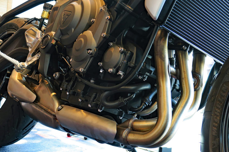 トライアンフ・トライデント660（エキゾーストマニホールド）